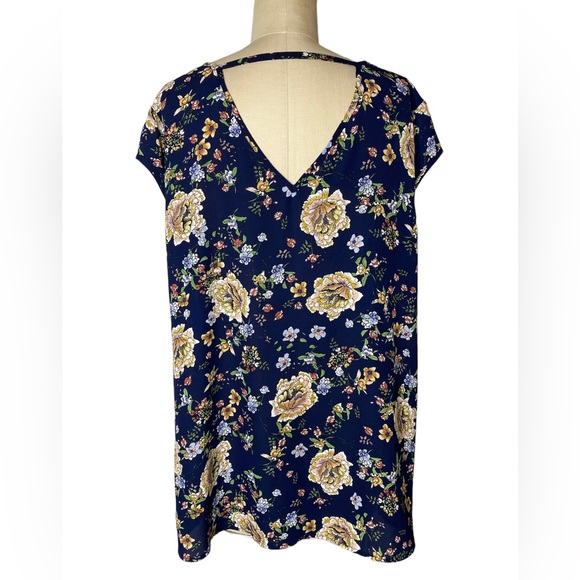 Halogen floral 1 piece v-neck tunic top - Picture 2 of 3